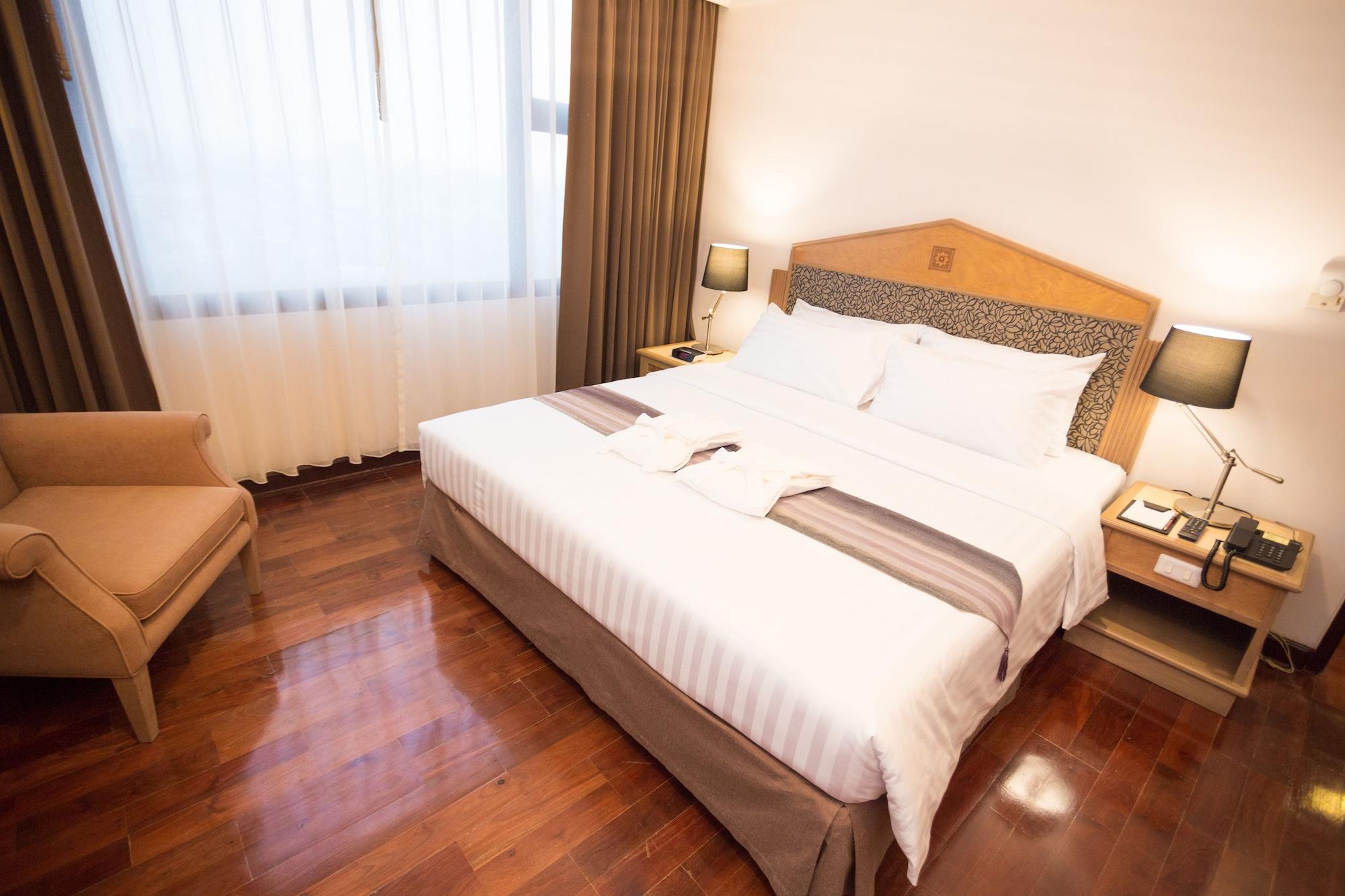 Grand Tower Inn Rama 6 Бангкок Екстер'єр фото