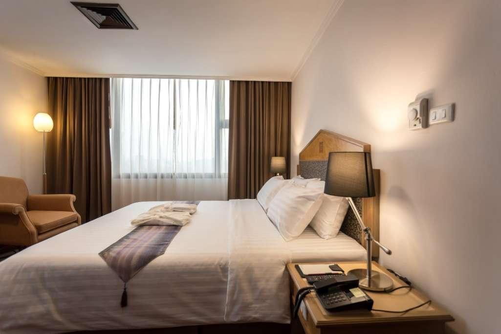 Grand Tower Inn Rama 6 Бангкок Екстер'єр фото