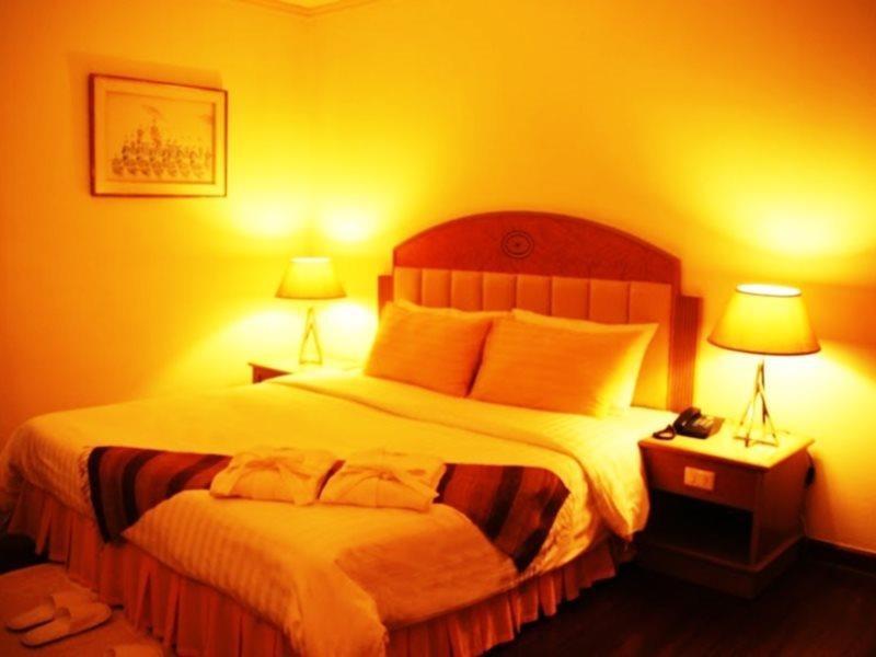 Grand Tower Inn Rama 6 Бангкок Екстер'єр фото