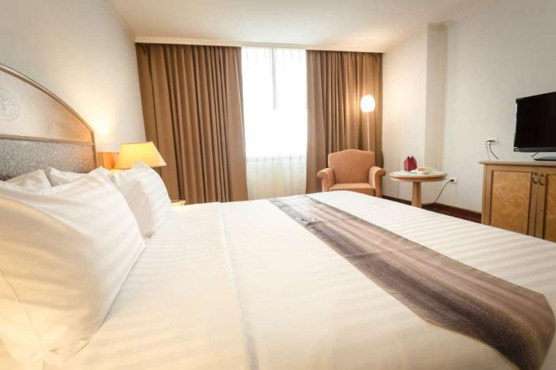 Grand Tower Inn Rama 6 Бангкок Екстер'єр фото