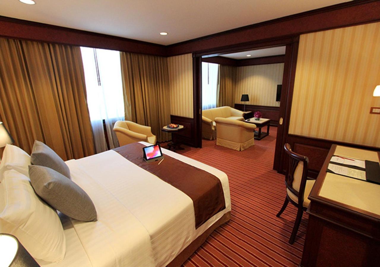 Grand Tower Inn Rama 6 Бангкок Екстер'єр фото