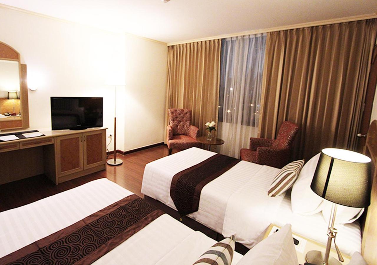 Grand Tower Inn Rama 6 Бангкок Екстер'єр фото