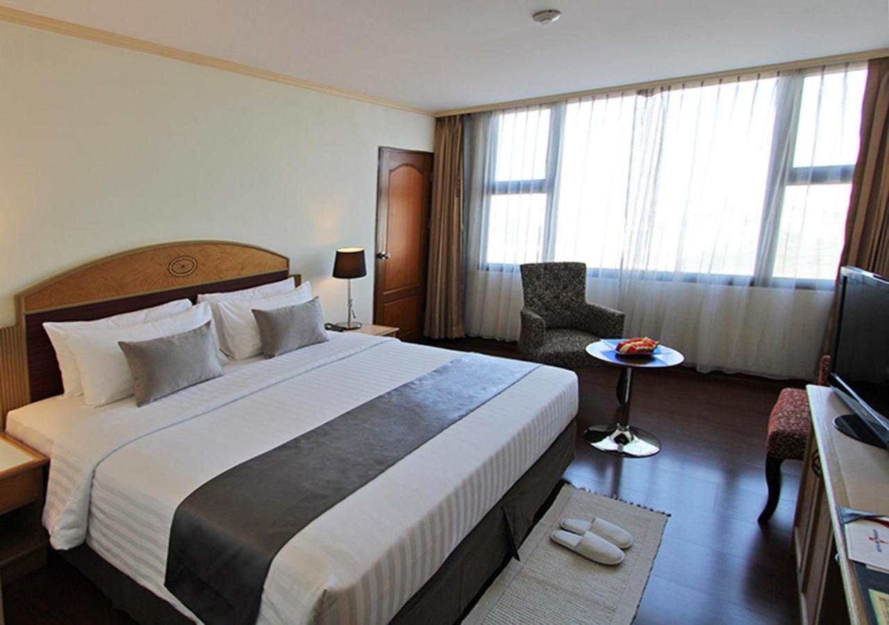 Grand Tower Inn Rama 6 Бангкок Екстер'єр фото